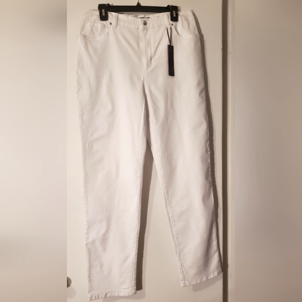 White Gloria Vanderbilt Jeans Size 14